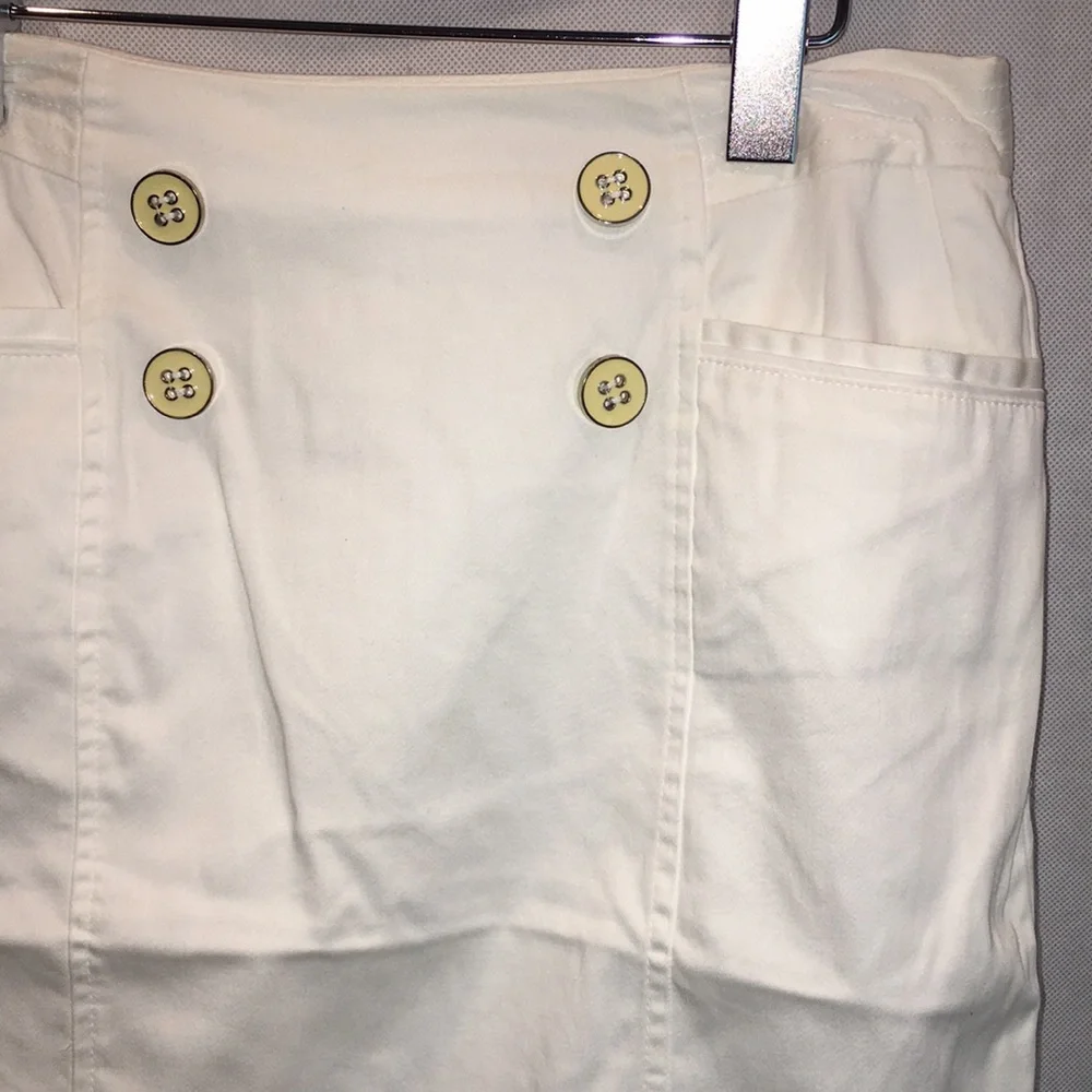 Dressbarn White Pencil Skirt | Buttons Detail | Front Pockets | Size 6